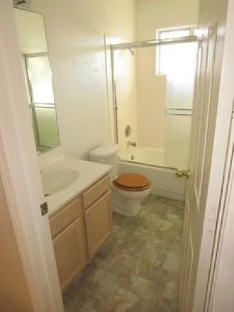 Bathroom 2 floor