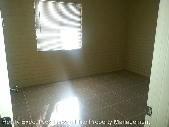3rd image of 6215 N Carapan Pl