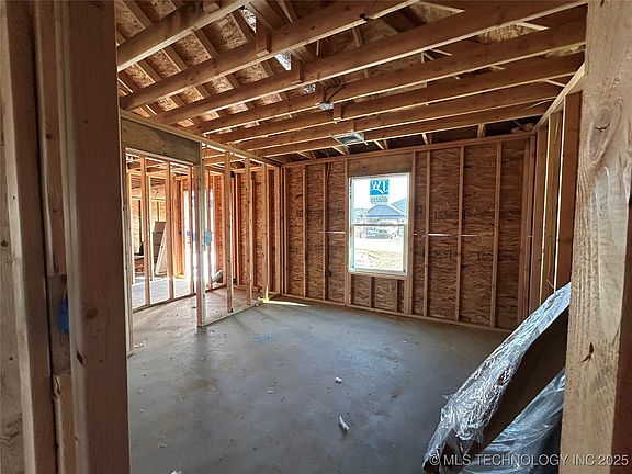 4th image of 1911 N Everly Dr