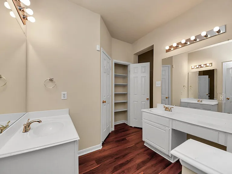 530 Majestic Ridge Dr — Photo 18