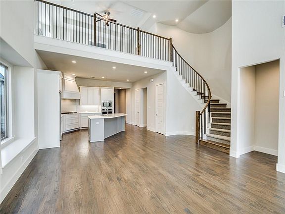 3rd image of 2325 Hyer Pl