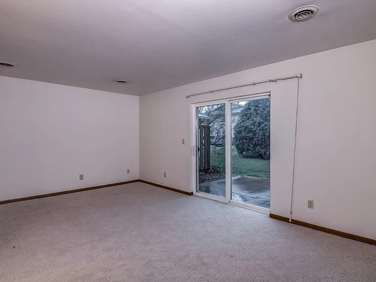 1050 W Hamilton Ave — Photo 9