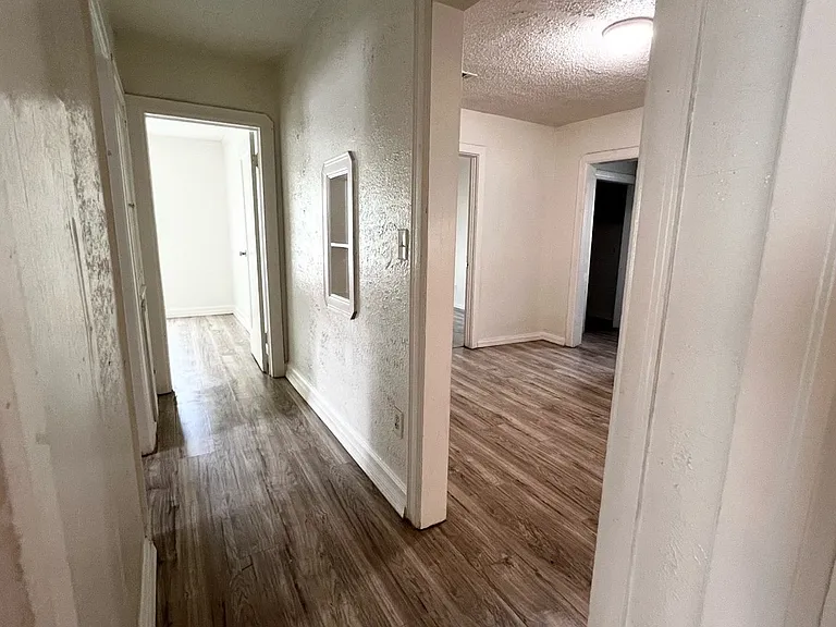2240 NE 20th St — Photo 30