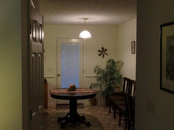 Hallway from livingroo