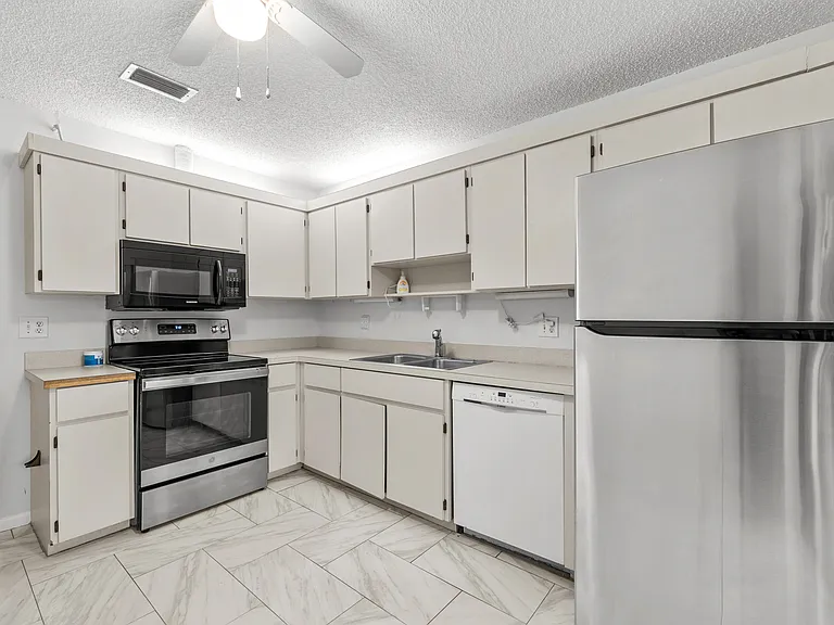 8019 SE Villa Cir — Photo 9
