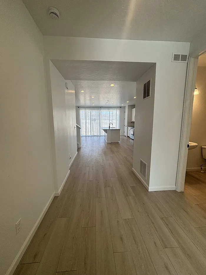 3 bed, 2.5 bath, 2421 sqft, $2,250 — Photo 2