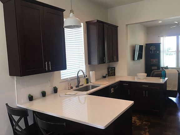 3rd image of 411 East St #1011