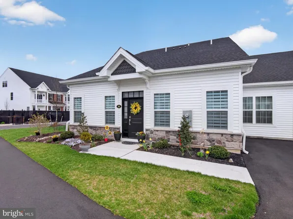 83 Cedar Cir, Levittown, PA 19054