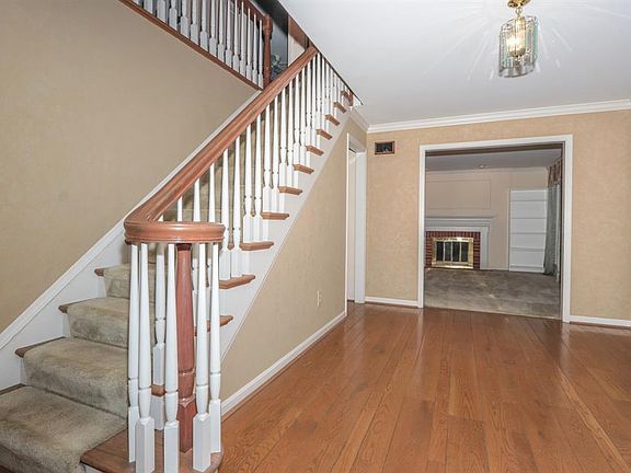 3rd image of 8350 Ellenwoods Dr