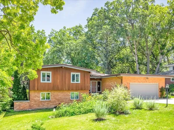 1809 Stratford Ln, Rockford, IL 61107