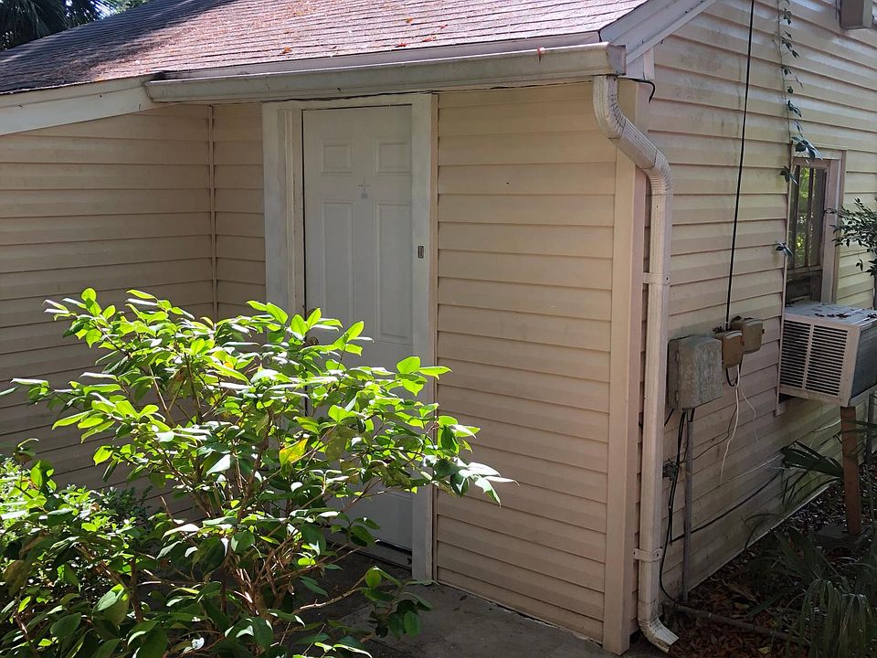 1st image of 209 Broadmoor Ln #D