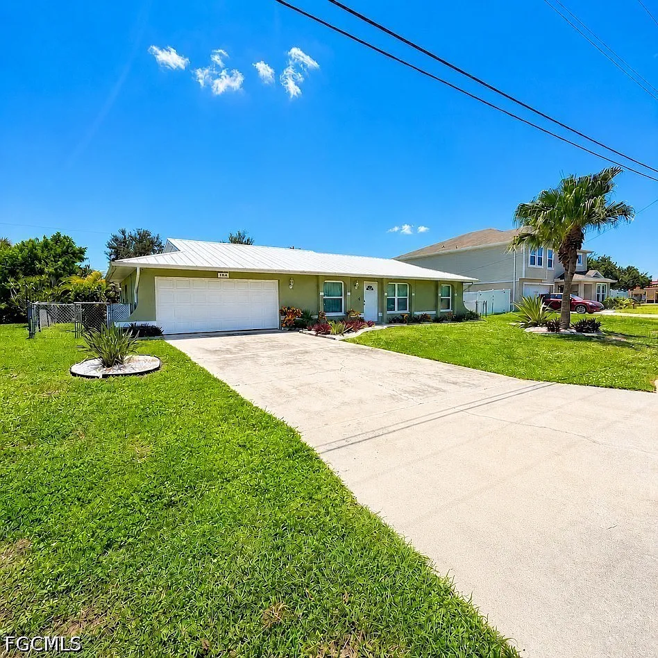 3 bed, 2.0 bath, 1439 sqft, $2,495 — Photo 1