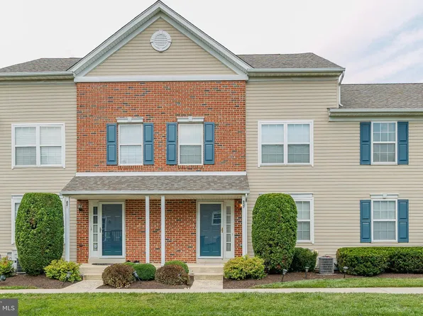 837 Purple Martin Ct #215, Warrington, PA 18976