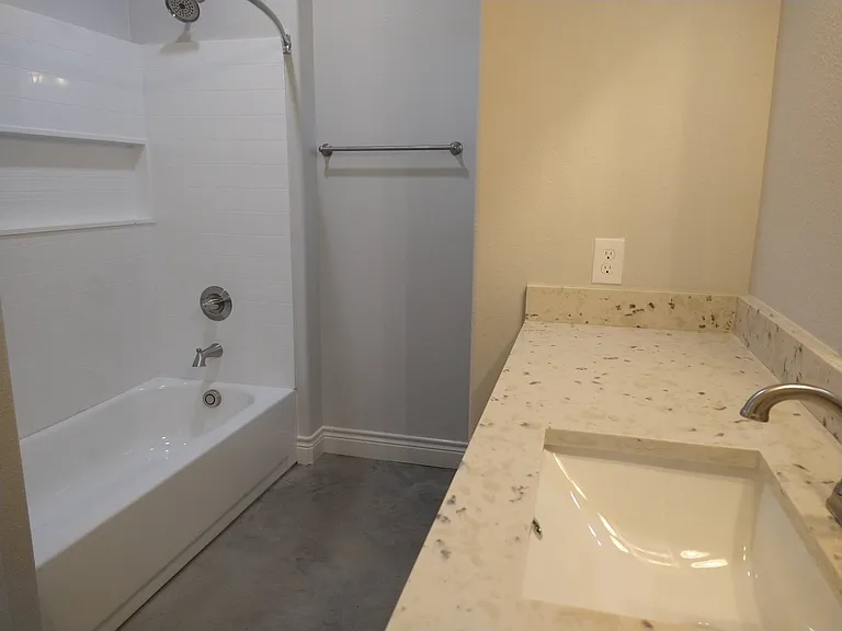 Unit 105 (mirror design to unit 104 but with similar finishes)