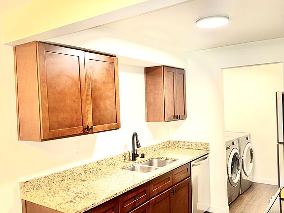 2nd image of 7309 N Skyview Pl