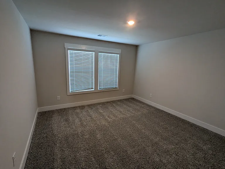 416 Roderick Ln — Photo 17