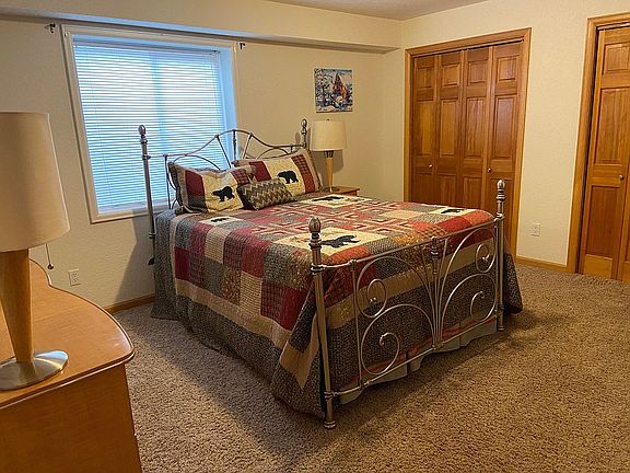 2nd image of 2842 Leslie Ct