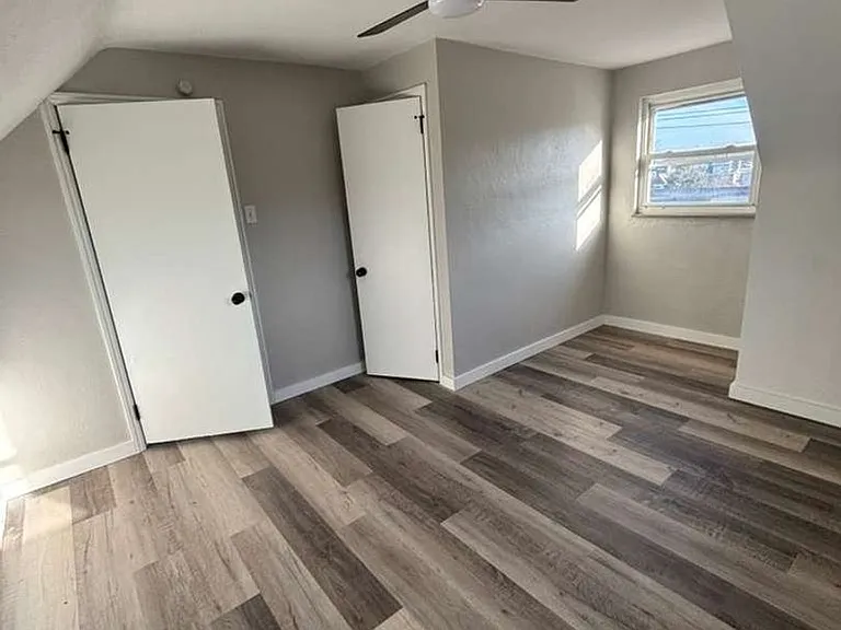 1221 Graham Ave — Photo 13