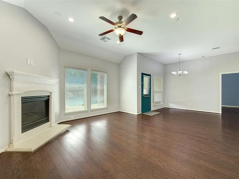 9802 Massanutten Ln — Photo 18
