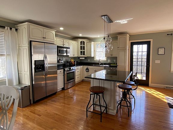 4th image of 1106 Ashwood Dr