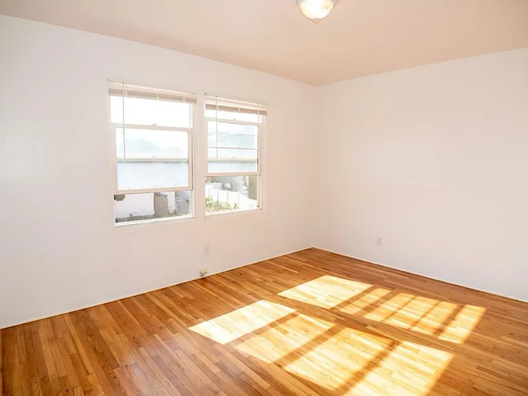 2168 Bacon St — Photo 13