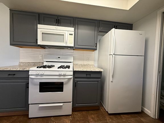 3rd image of 4272 Hampshire Green Ct
