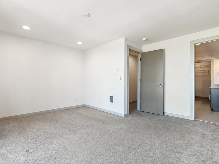 10502 Dayton Ave N — Photo 14