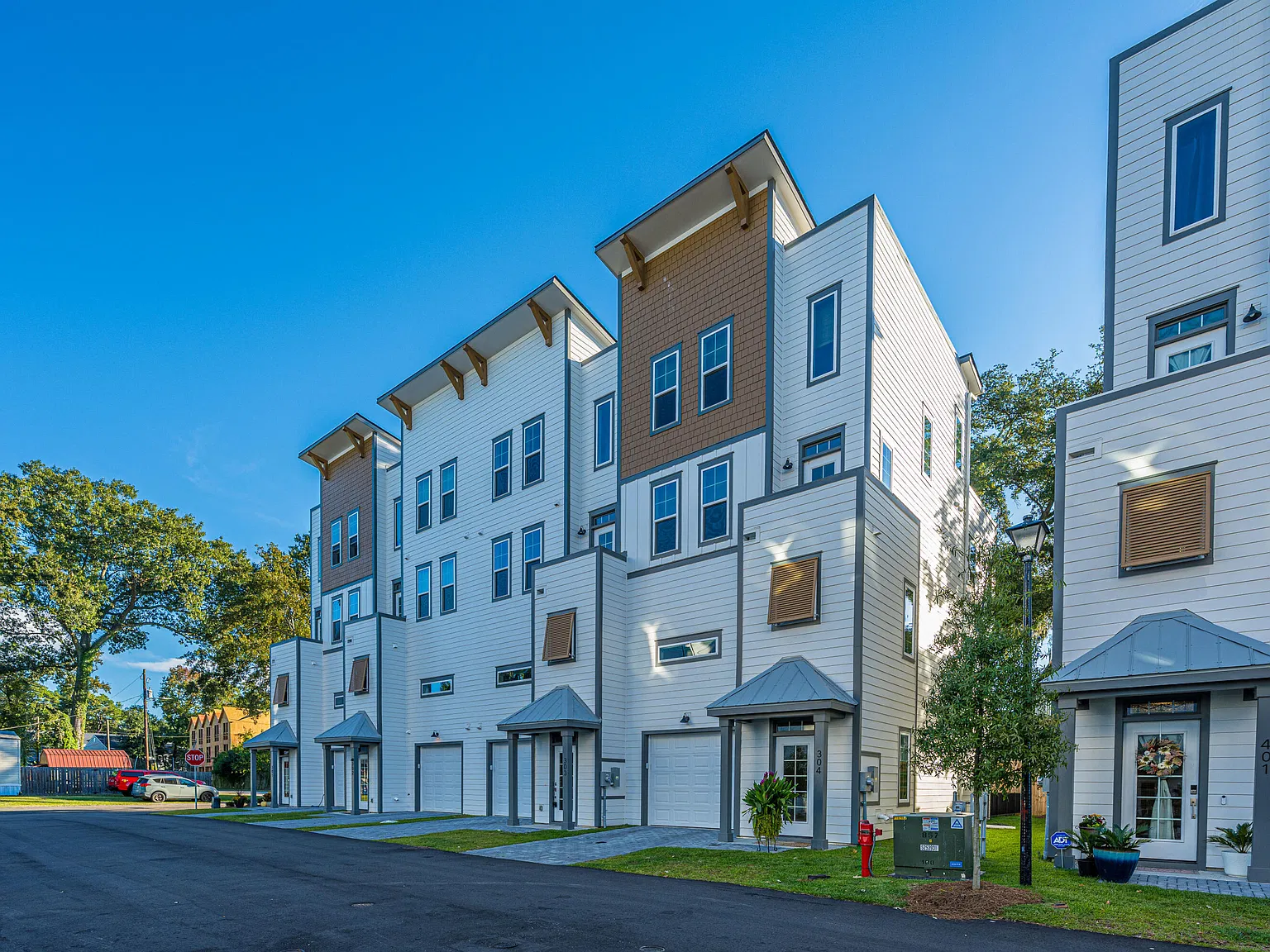 1150 Valdosta St — Photo 2