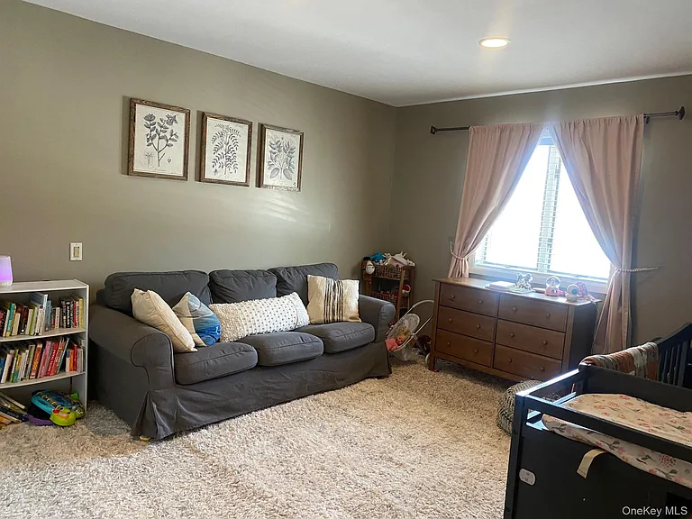 143 W Broadway — Photo 21