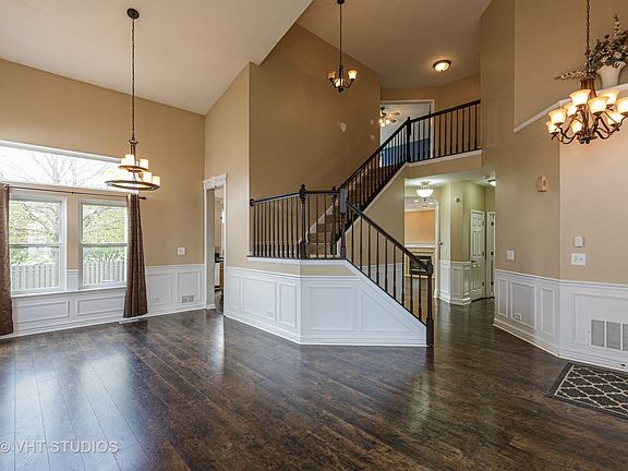 3rd image of 330 Wright Dr