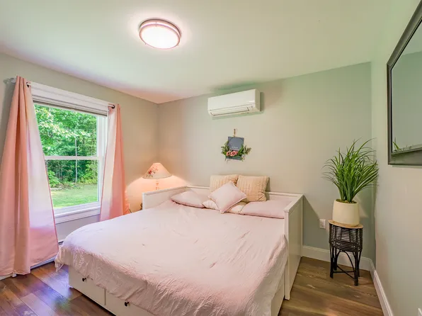 804 Beech Hill Rd, Lincolnville, ME 04849