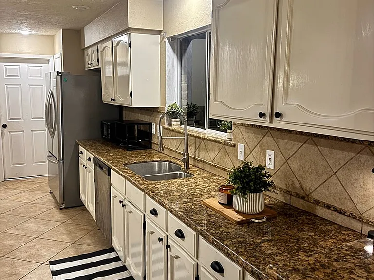 2406 Strait Ln — Photo 5