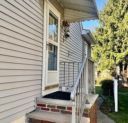 2nd image of 689 Linden Ave