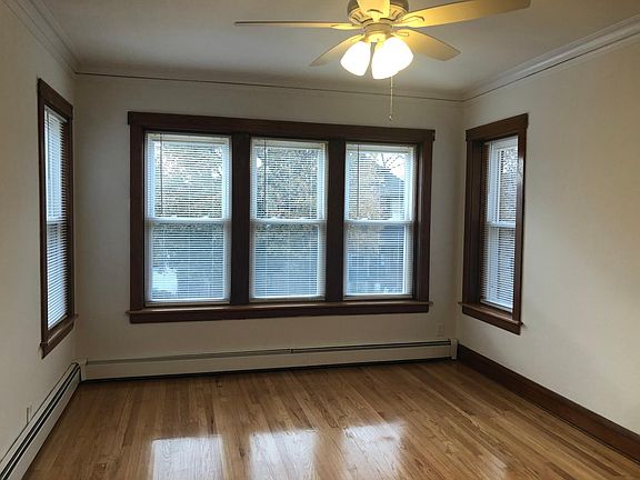 2nd image of 3833 N Sacramento Ave #2