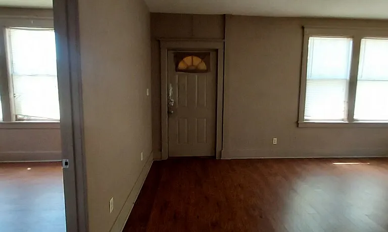 300 Rose Ln — Photo 4