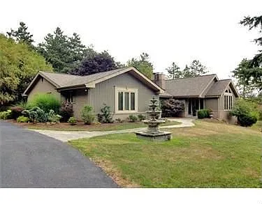 2101 Wallace Rd photo 1