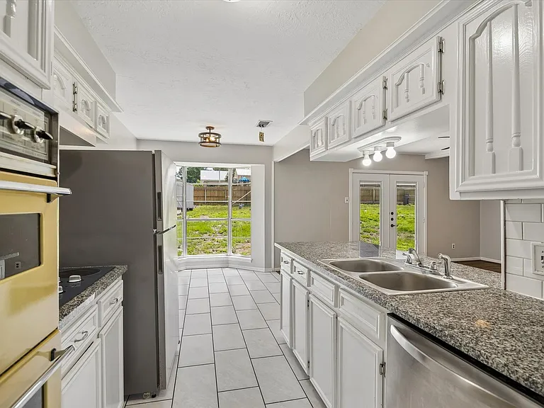 25114 Spring Ridge Dr — Photo 12