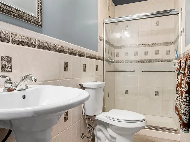 574 Macon St #A — Photo 8
