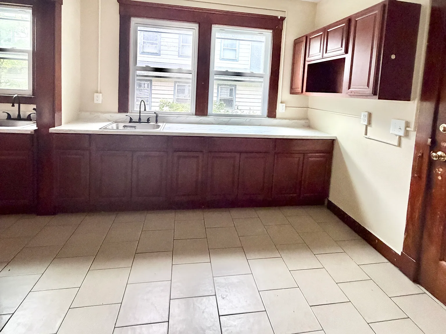 2 bed, 1000 sqft, $1,800 — Photo 2