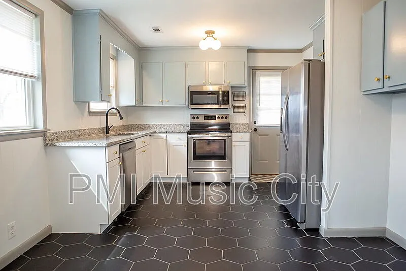 2 bed, 1.0 bath, 800 sqft, $1,595 — Photo 3