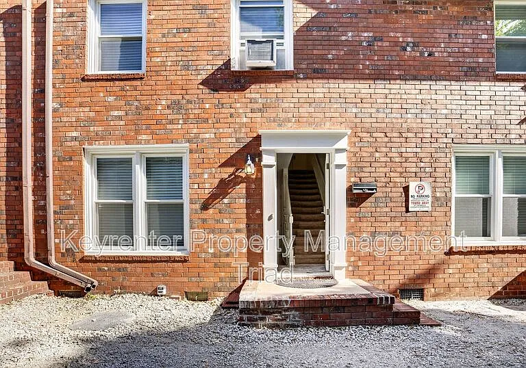 115 S Mendenhall St #C — Photo 21