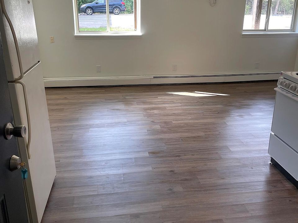 2nd image of 1829 Sutton Ave #3A