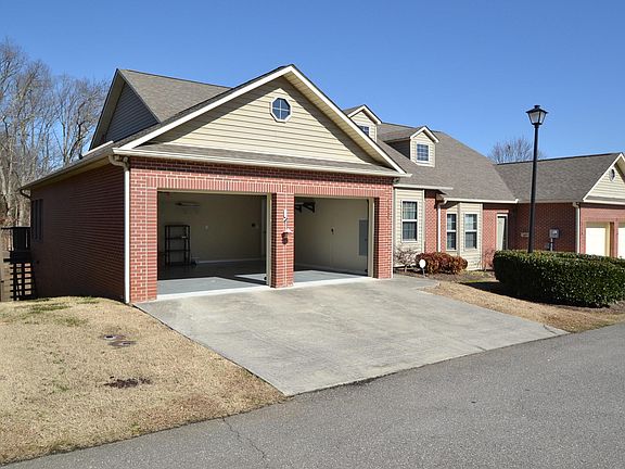 2nd image of 118 Pinewood Dr
