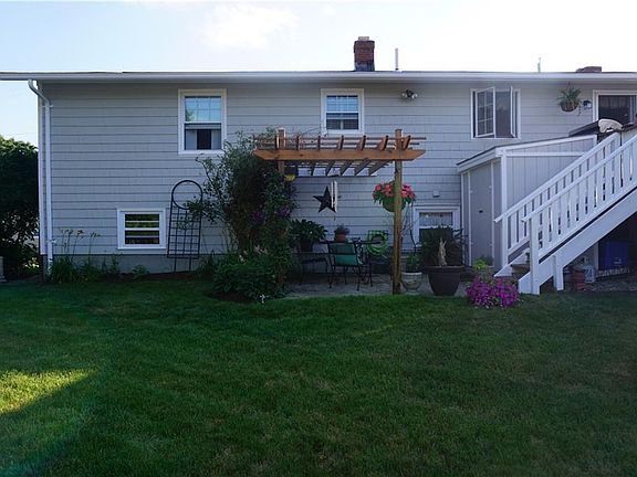 3rd image of 15 Polly Dr