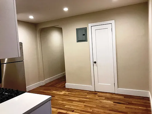 Rented by Prime Realty | media 18