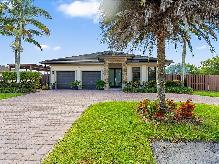 21365 SW 177th Ct — Photo 2
