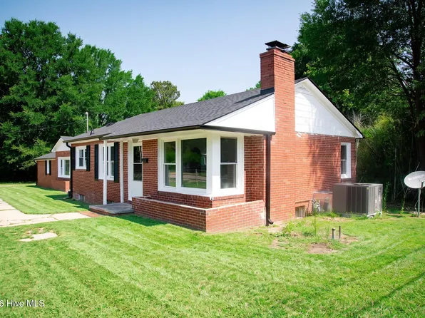 1009 W New Hampshire Avenue, Southern Pines, NC 28387