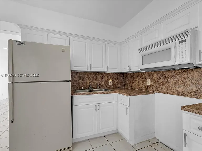 1811 SW 97th Ter #2 — Photo 21