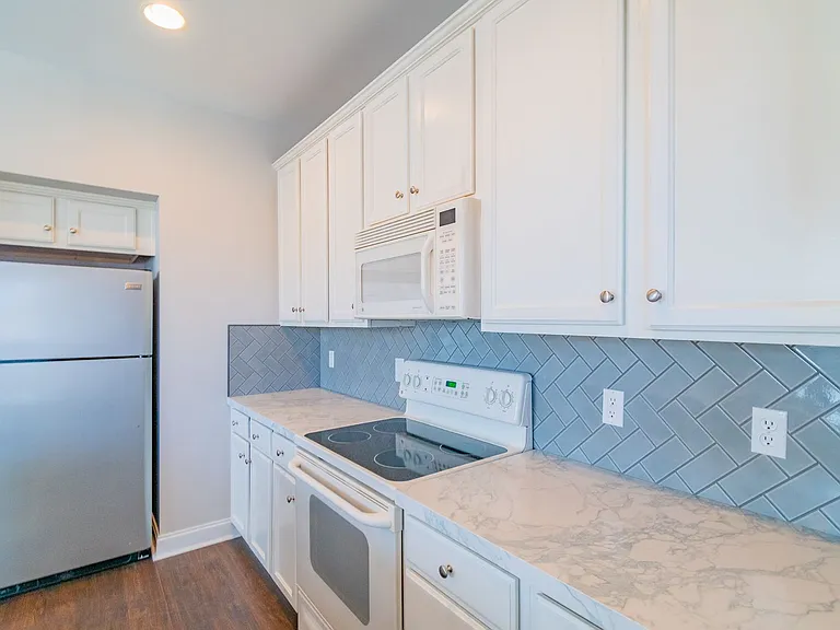 560 Oakland Ave — Photo 6