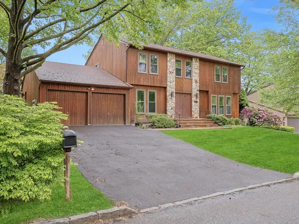 16 Quincy Lane, White Plains, NY 10605